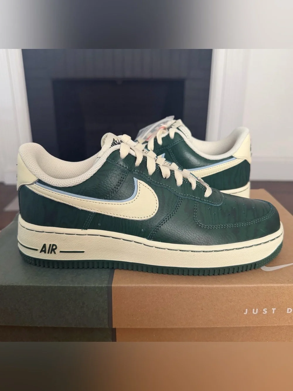 Nike Air Force 1 x LAAMS “Please Post Bills” - Mens Size 6.5 - (IM6604-323)